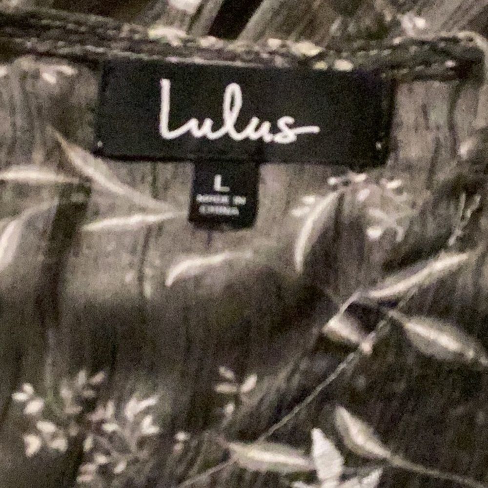 Lulu’s Flowered Blouse - Picture 4 of 5